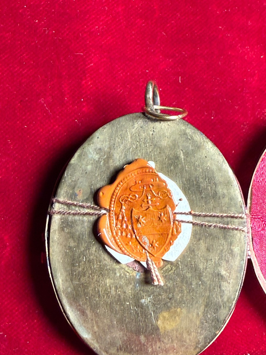 Reliquiario in custodia di bronzo con 8 reliquie compresa la S.Croce di N.S.G.C. -photo-3