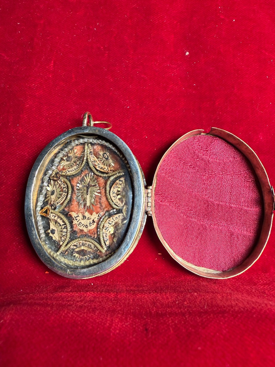 Reliquiario in custodia di bronzo con 8 reliquie compresa la S.Croce di N.S.G.C. 