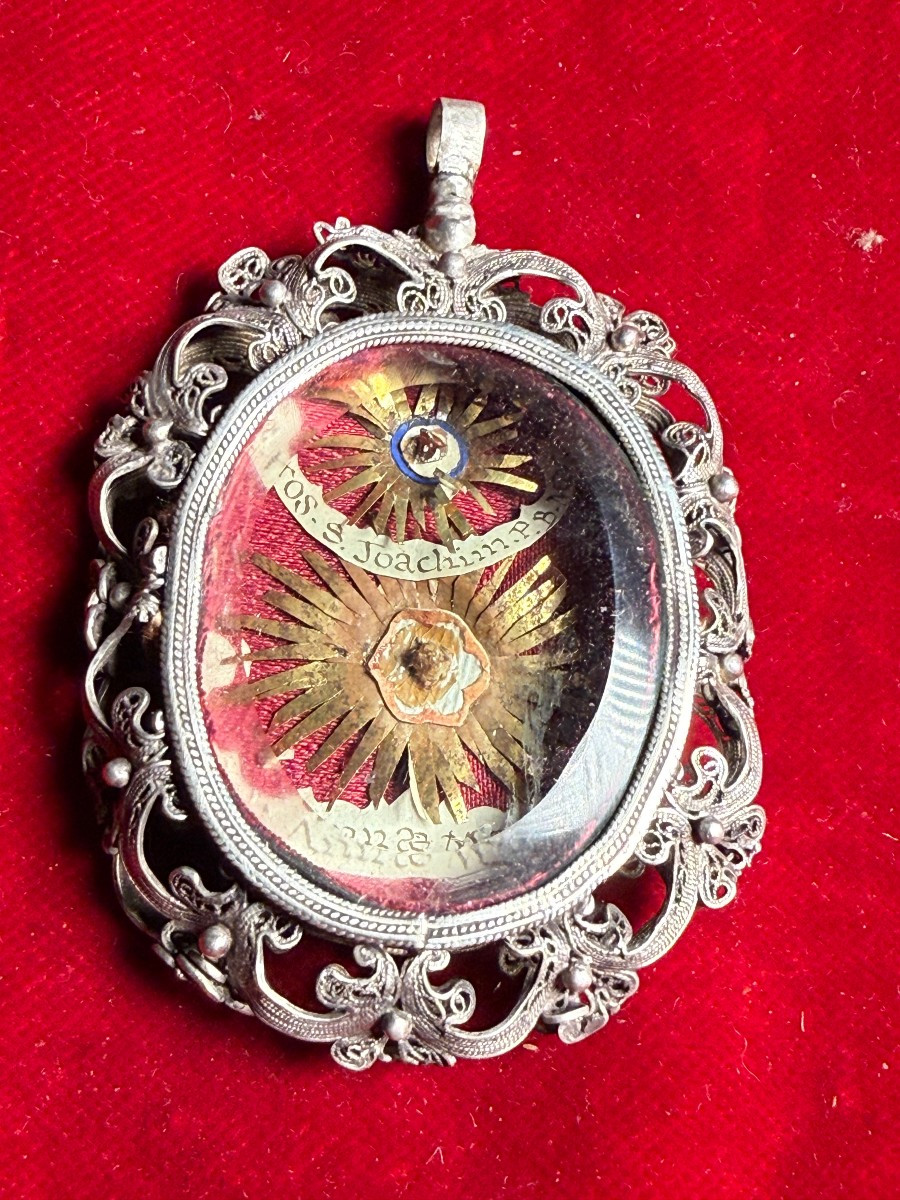 Reliquiario in filigrana d'argento con le reliquie di San Giovacchino e Anna 