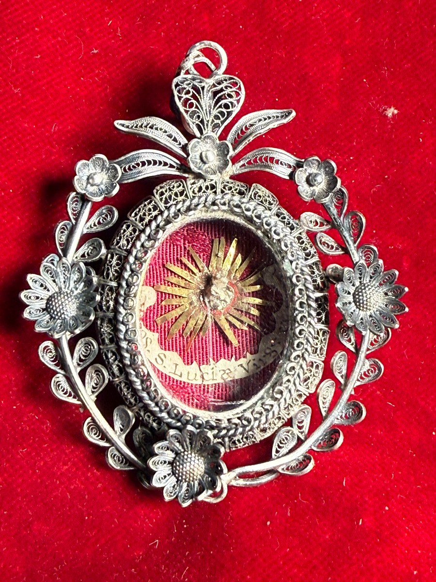 Reliquiario in filigrana d'argento con le reliquie di Santa Lucia v.&m. 