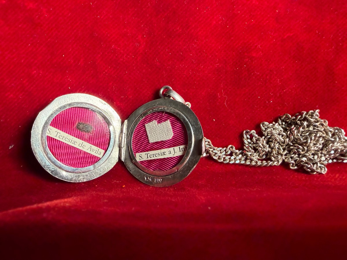 Reliquiario in argento a doppia faccia con catena sempre in argento di S.Teresina del Bambin Ge