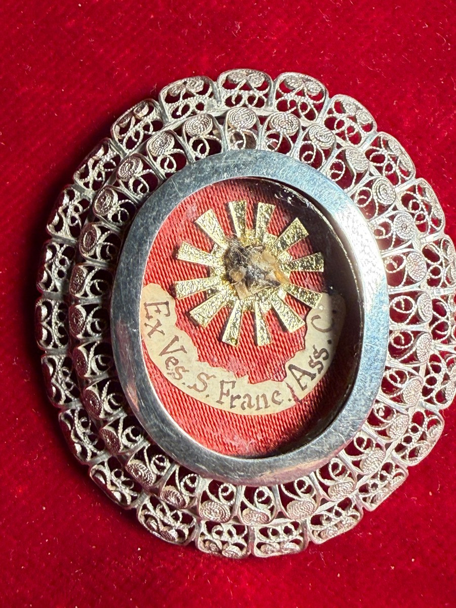 Reliquiario in filigrana d'argento del frammento di veste di S.Francesco d'Assisi 