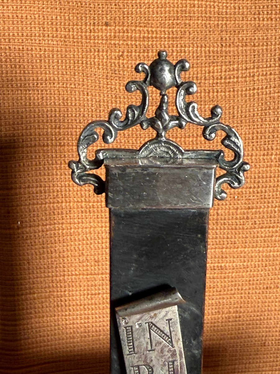 Croce con basamento con capicroce e Cristo in argento e reliquia sulla base-photo-4