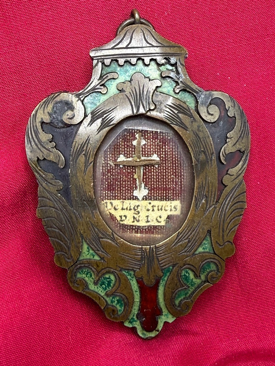 Reliquiario ligneo policromo e intarsiato  della S.Croce di N.S.G.C. 