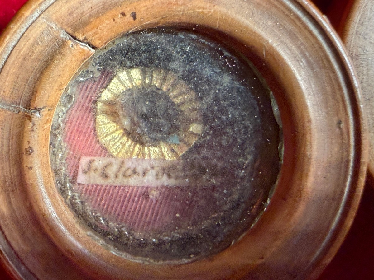 Reliquiario tornito in legno di bosso con le reliquie di S.Chiara d'Assisi -photo-2