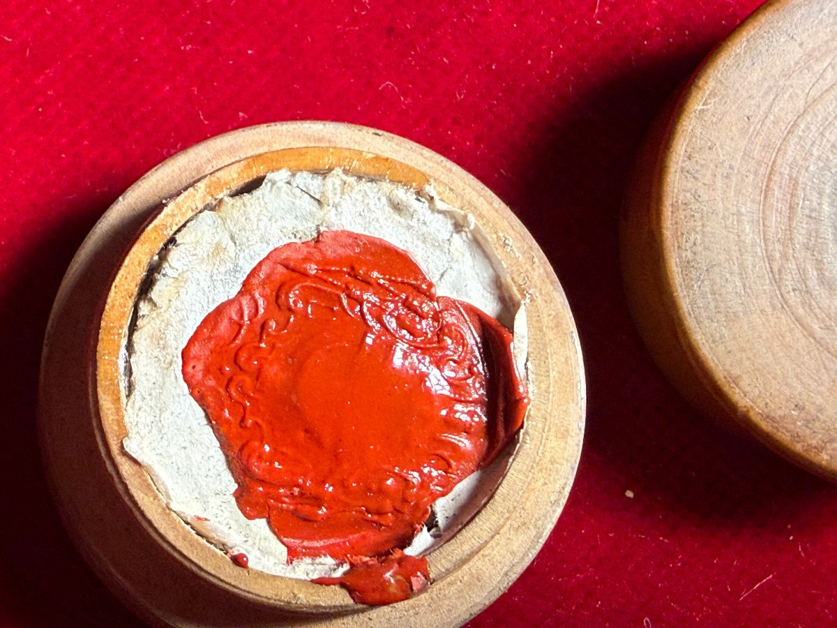 Reliquiario tornito in legno di bosso con le reliquie di S.Chiara d'Assisi -photo-3