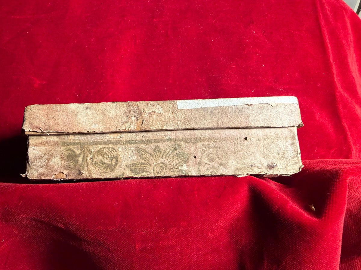 Scatolina antica decorata contenente le reliquie dei S.Paolino Vescovo di Aquileia -photo-4