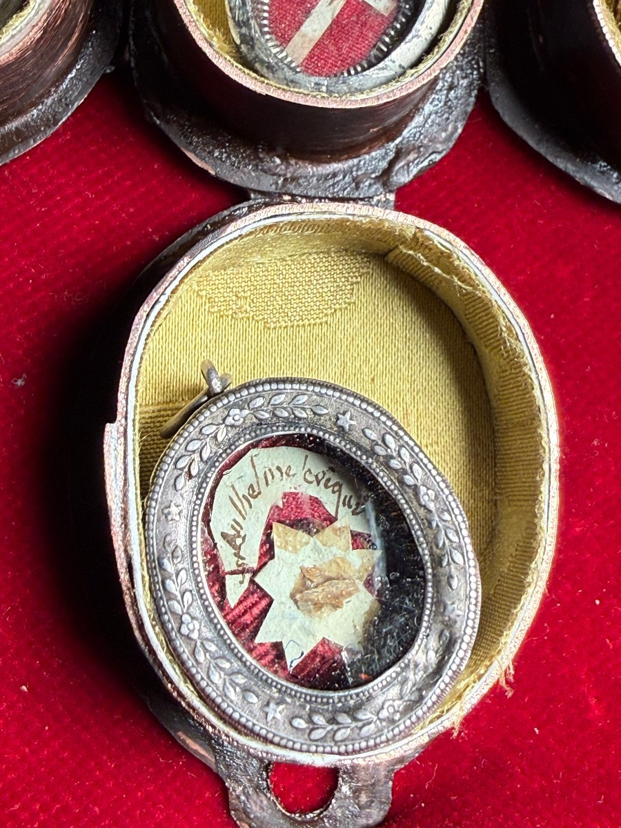 Portareliquie con 5 reliquie di vari santi-photo-1