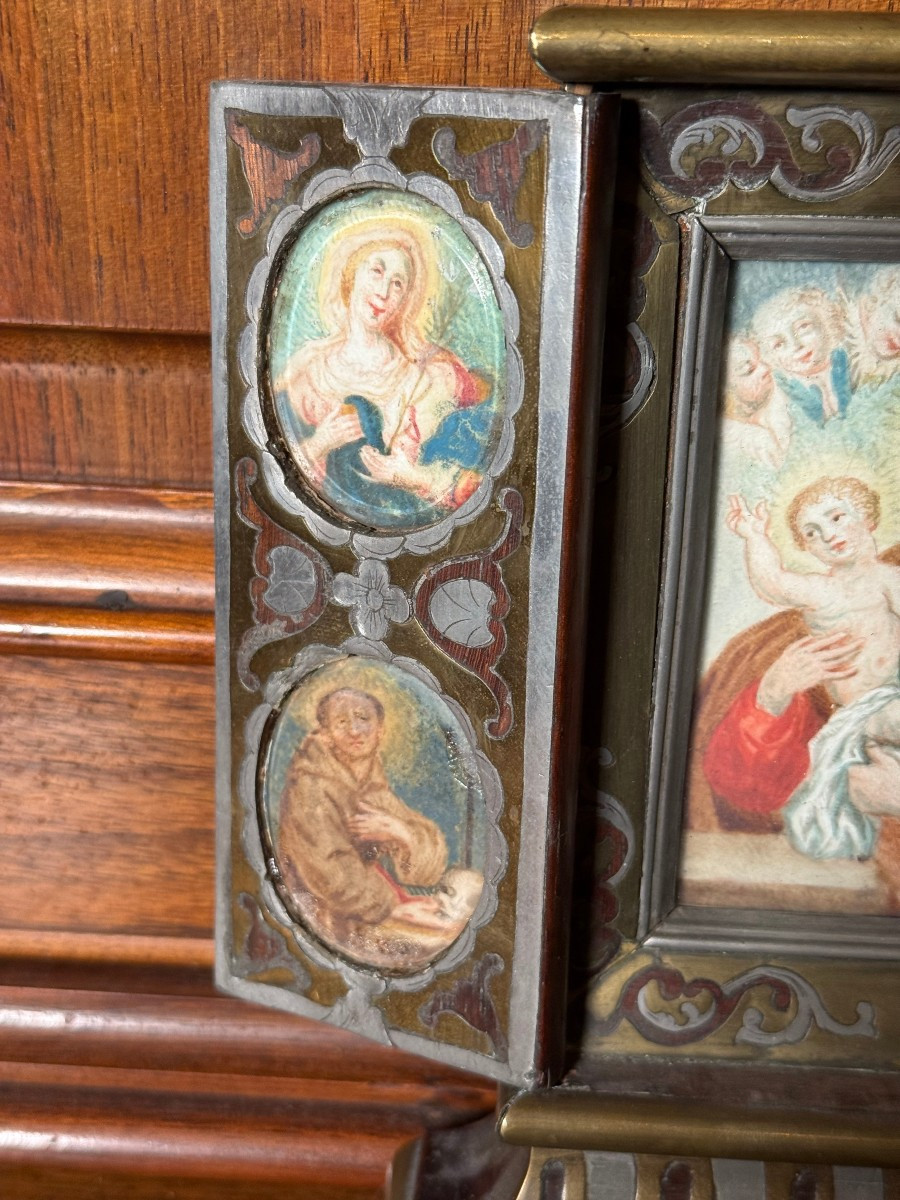 Altarolo in legno di noce con intarsi in bronzo e argento e con all'interno 5 dipinti a gouache-photo-1