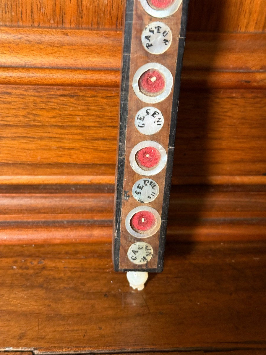 Croce intarsiata di più essenze di legno e madreperla così detta di "Terrasanta" -photo-4