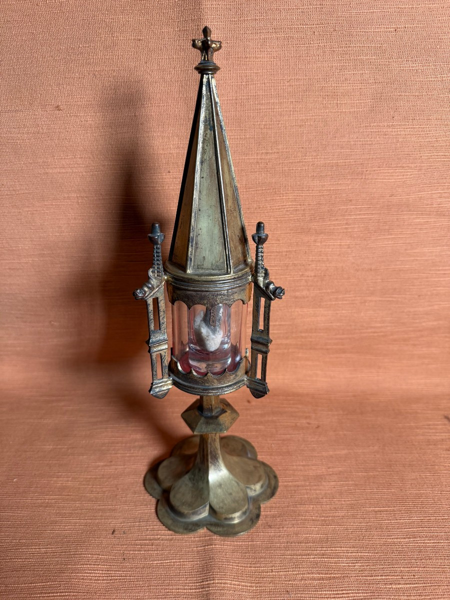 Reliquiario in bronzo di stile gotico con la reliquia di S.Biagio Vescovo 