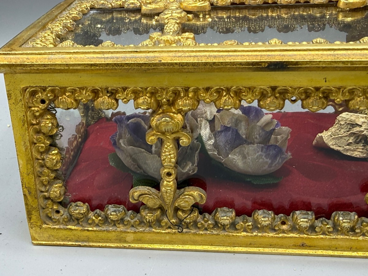 Reliquiario in bronzo dorato contenente un frammento di reliquie di Sant'Anastasia Verg. e Mart-photo-3