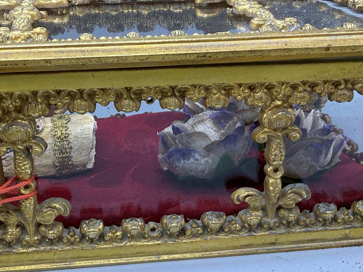 Reliquiario in bronzo dorato contenente un frammento di reliquie di Sant'Anastasia Verg. e Mart-photo-4