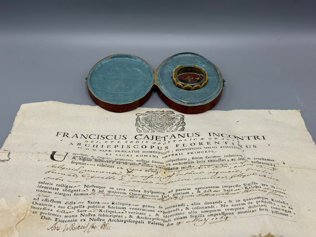 Reliquiario della S.Croce di N.S.G.C in teca di metallo argentata con sua custodia in pelle 