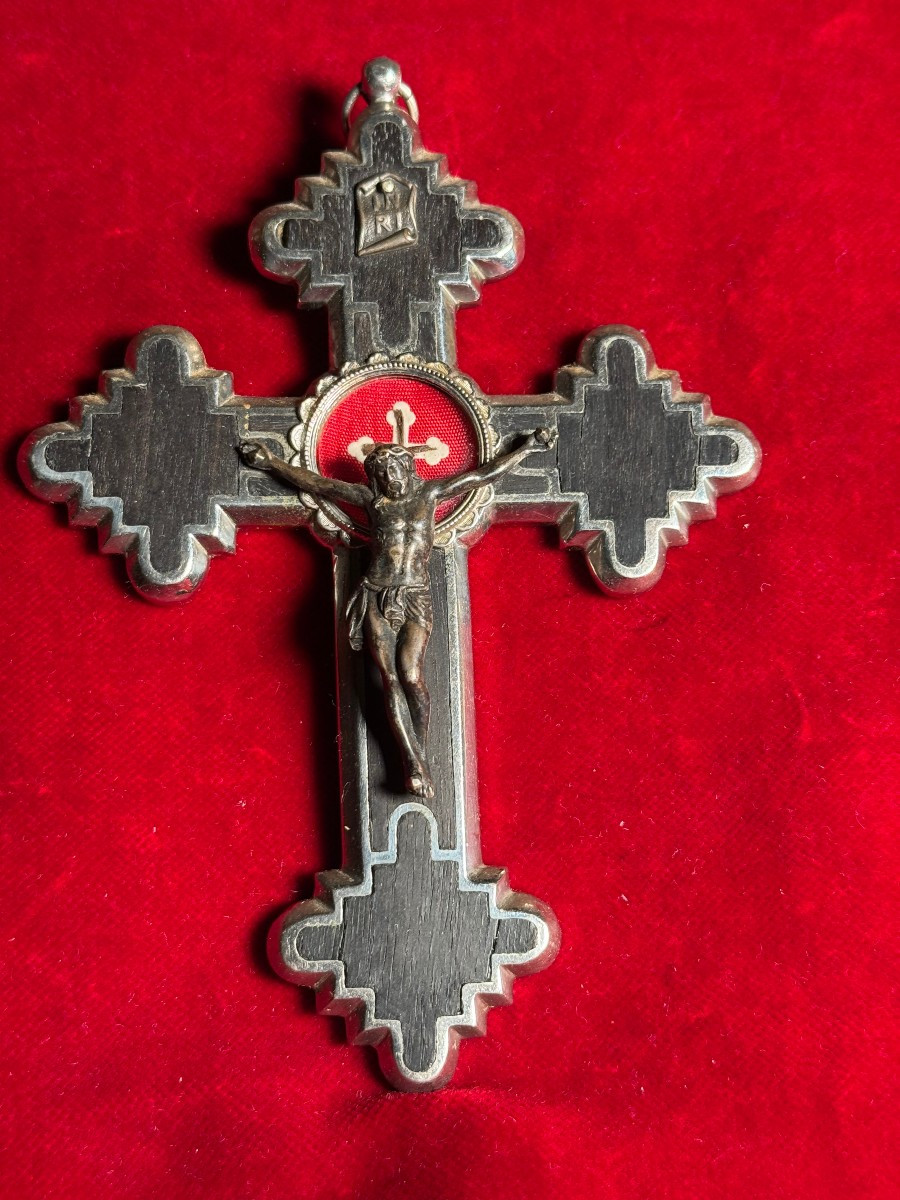 Crece pettorale stauroteca in metallo argentato e legno ebanizzato con sua reliquia della S.Cro