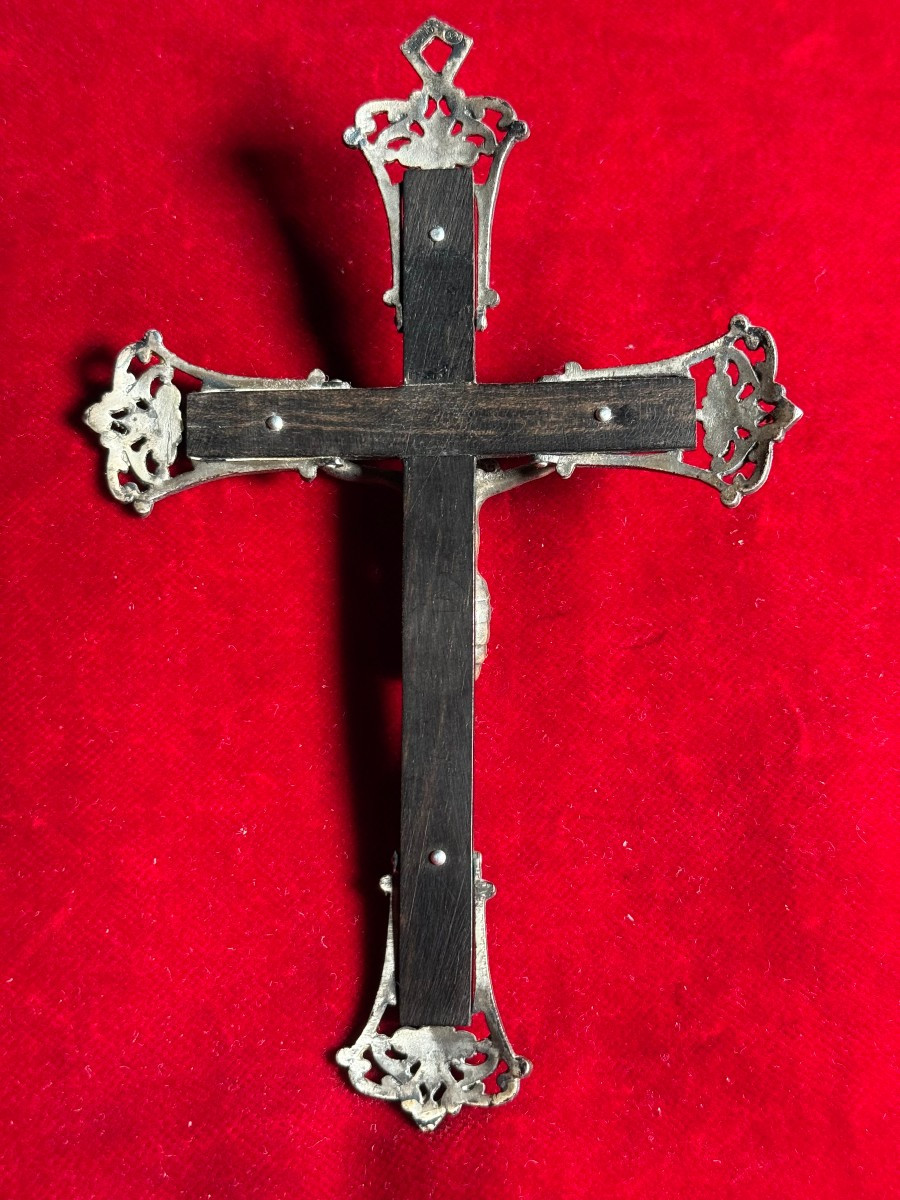 Crocifisso in argento con smalti e legno d'ebano-photo-3