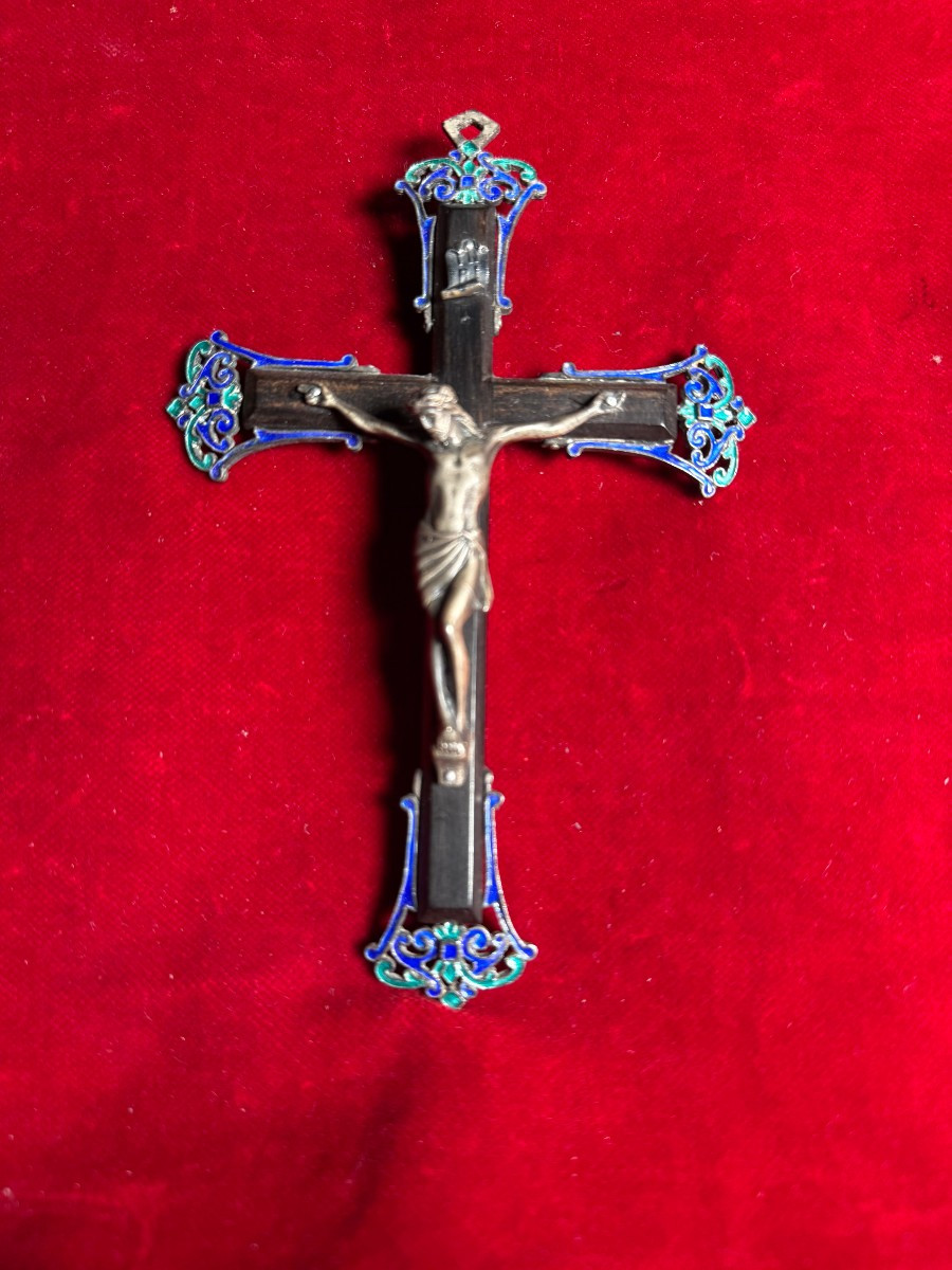 Crocifisso in argento con smalti e legno d'ebano