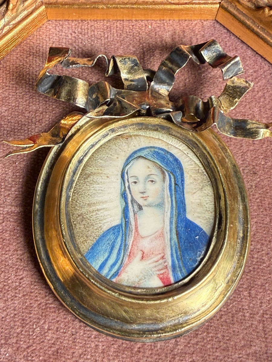 Quadretto con cornice in bronzo e argento con avorietto dipinto della B.V.M. al suo interno-photo-2