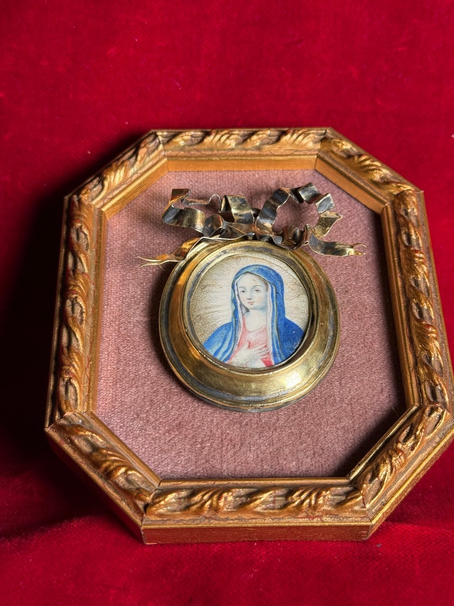 Quadretto con cornice in bronzo e argento con avorietto dipinto della B.V.M. al suo interno