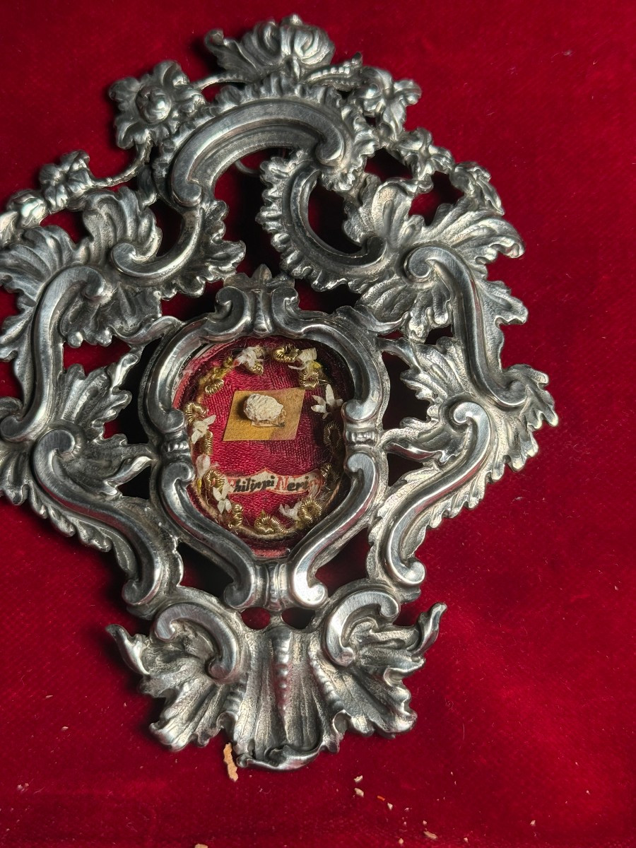 Reliquiario in argento sbalzato di S.Filippo Neri sec.XVIII° 