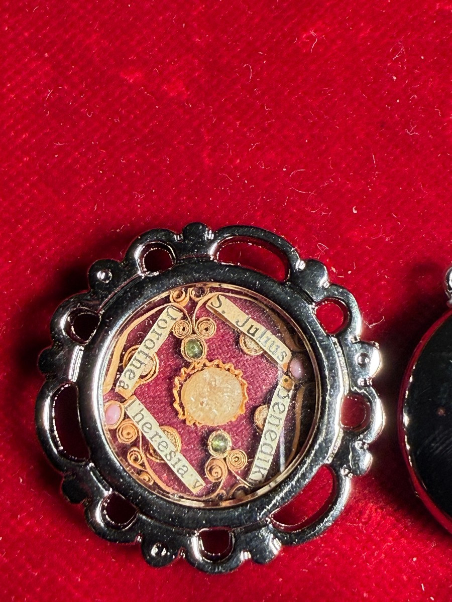 Reliquiario con reliquie di 4 santi 