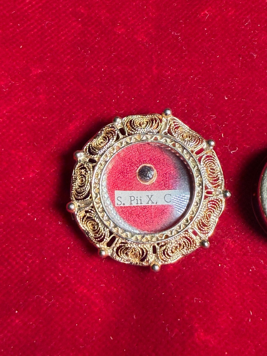 Reliquiario in filigrana d'argento con la reliquia di Papa Pio X°