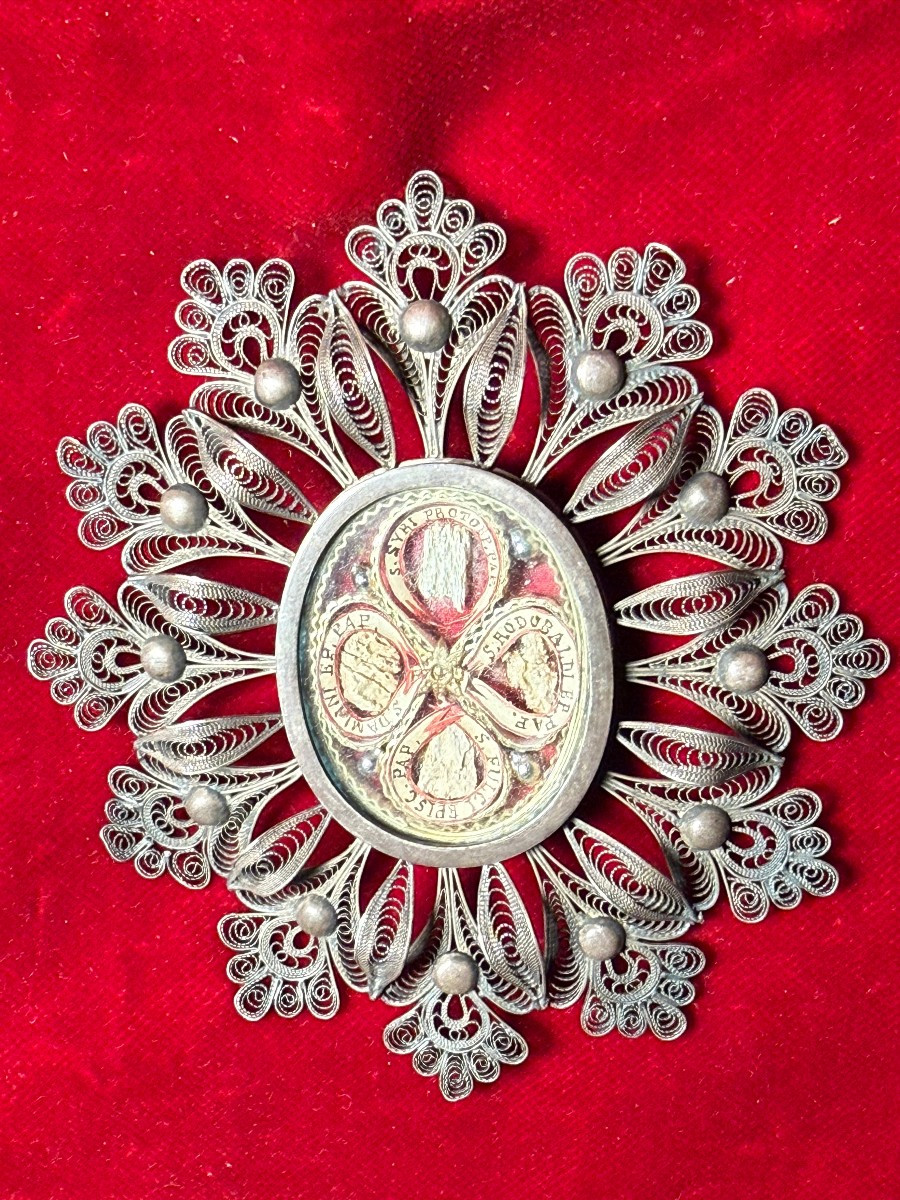 Reliquiario in filigrana d'argento con reliquie di 4 S.Vescovi Pavesi 
