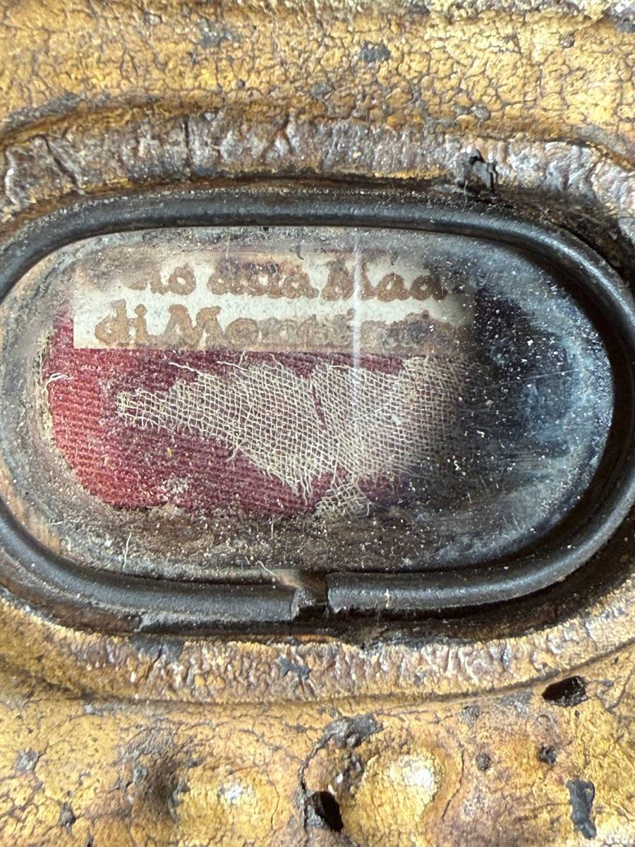 Statuetta lignea dorata del '700 rappresentante Maria col Bambino con reliquia -photo-4