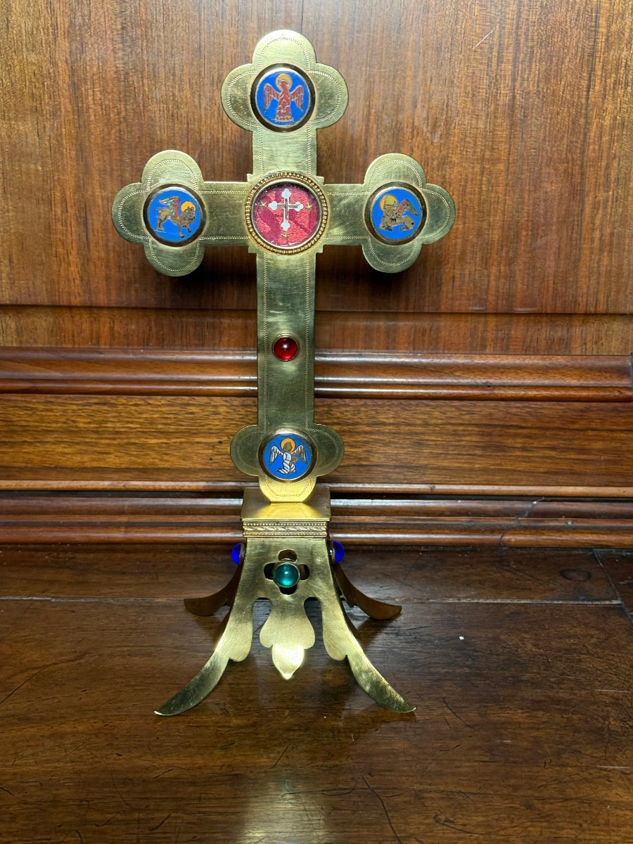 Stauroteca dei primi del '900  con sua reliquia della S.Croce al centro del reliquiario 