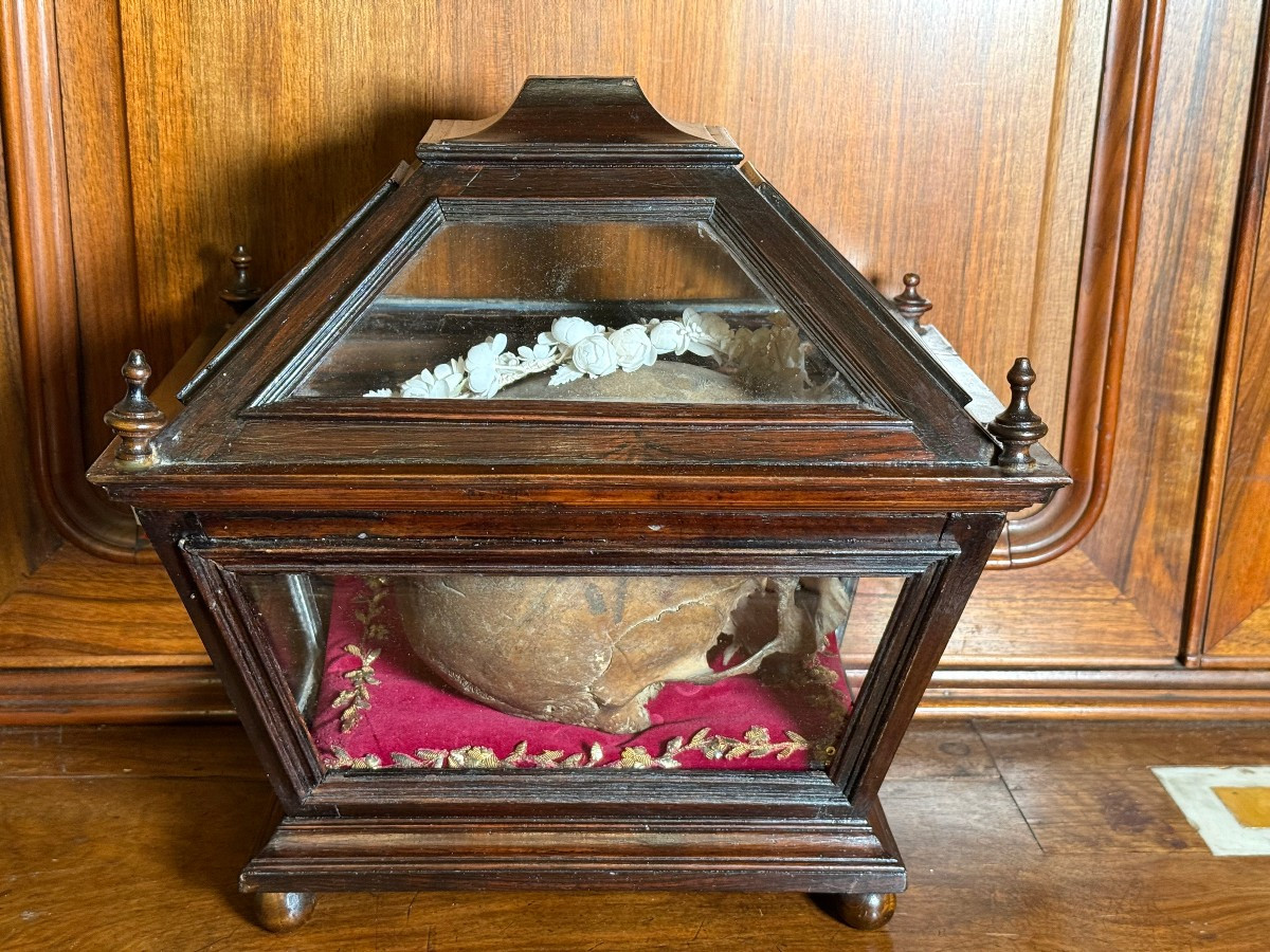 Urna lignea ebanizzata contente la reliquia di un cranio di uno degli 813 martiri di Otranto -photo-2