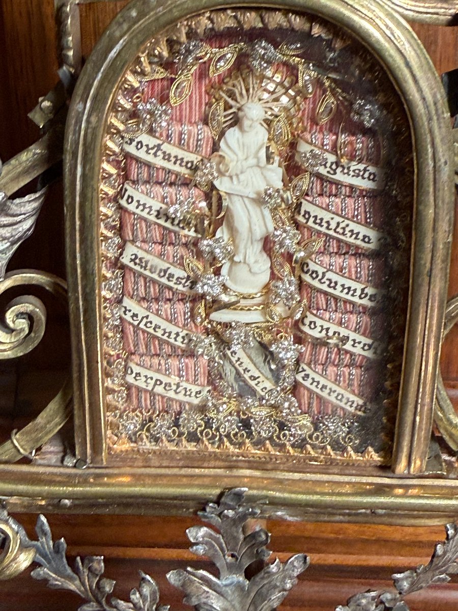 Due reliquiari gemelli in bronzo e argento con all'interno 11 reliquie di santi e sante ciascun-photo-4