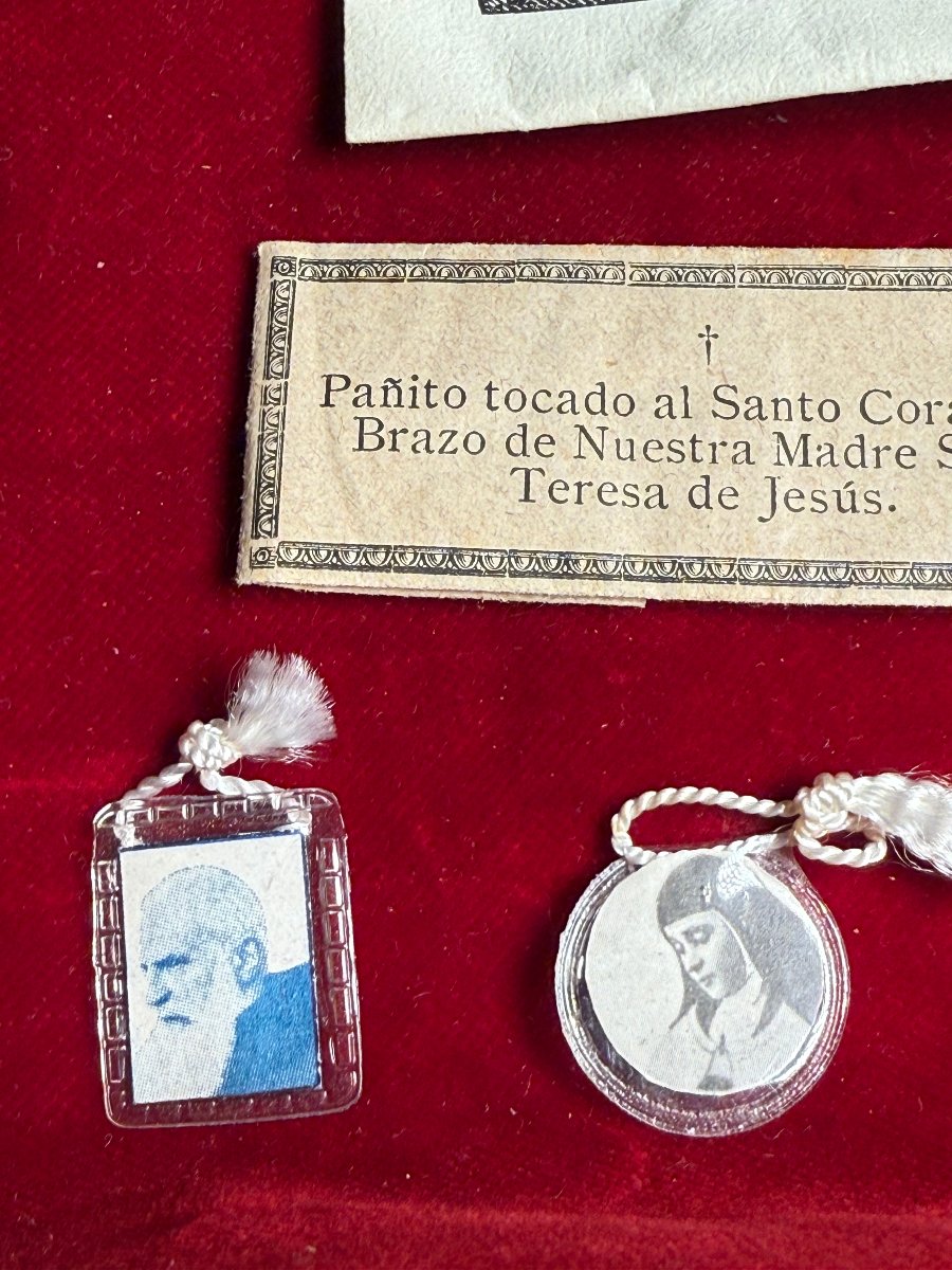 Scatolina in cartoncino con la dicitura " della nostra Santa Madre Teresa" con all'interno vari-photo-4