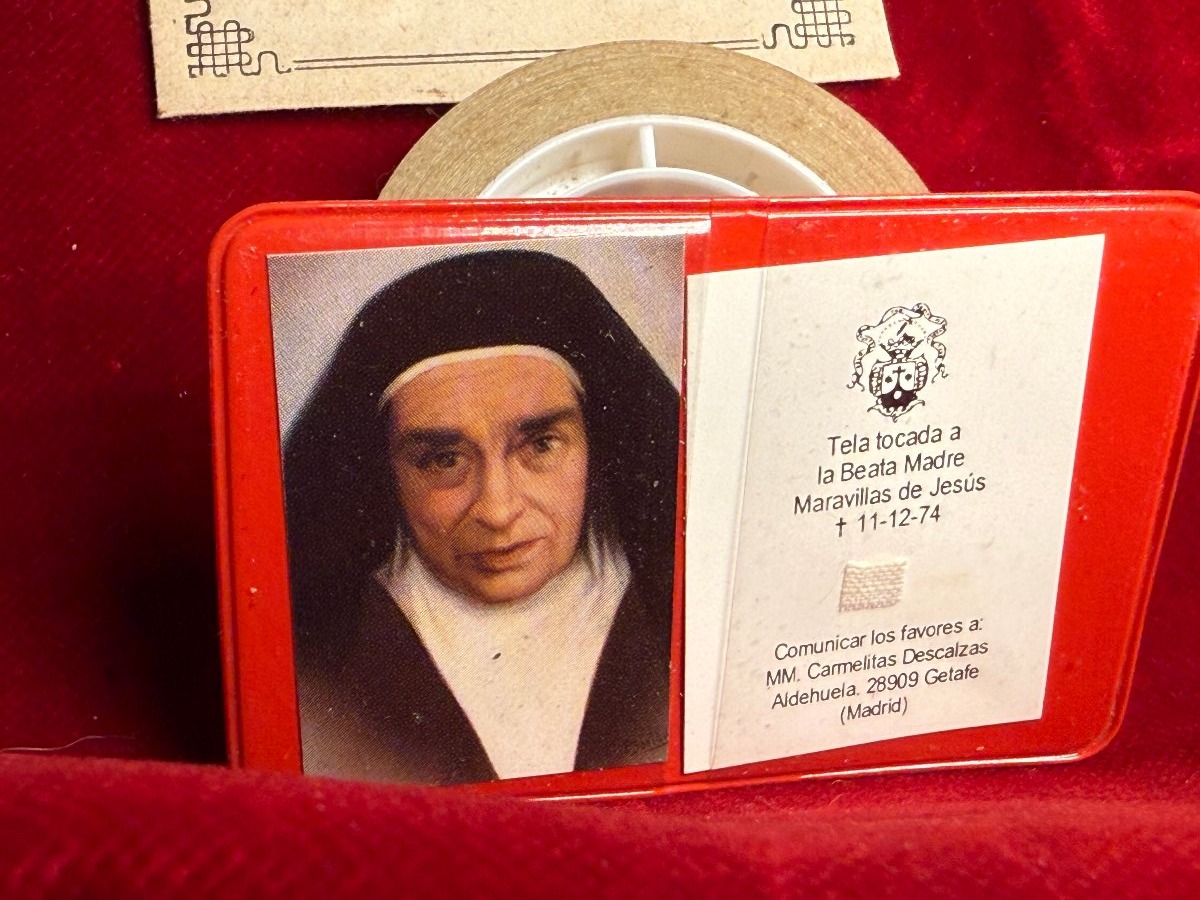 Scatolina in cartoncino con la dicitura " della nostra Santa Madre Teresa" con all'interno vari-photo-5