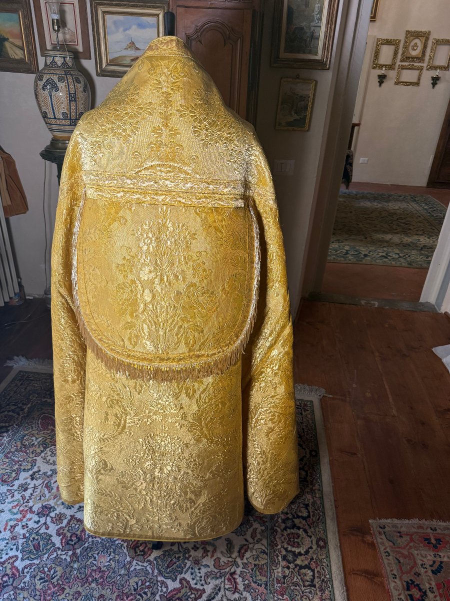 "Parato in quarta" in tessuto damascato in teletta oro degli inizi del secolo XX° 