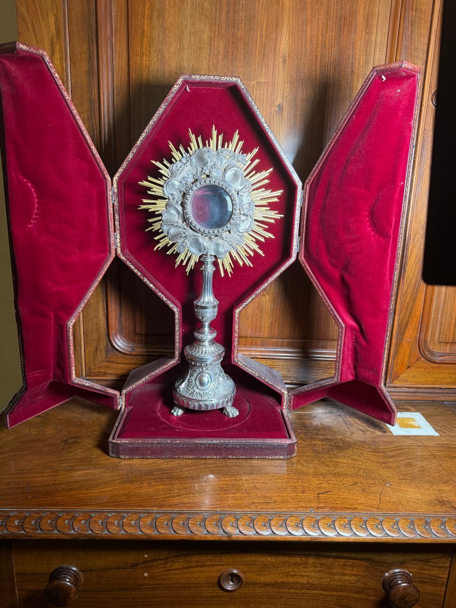 Ostensorio del XVIII°secolo periodo Luigi XV°in argento massiccio in sua custodia  