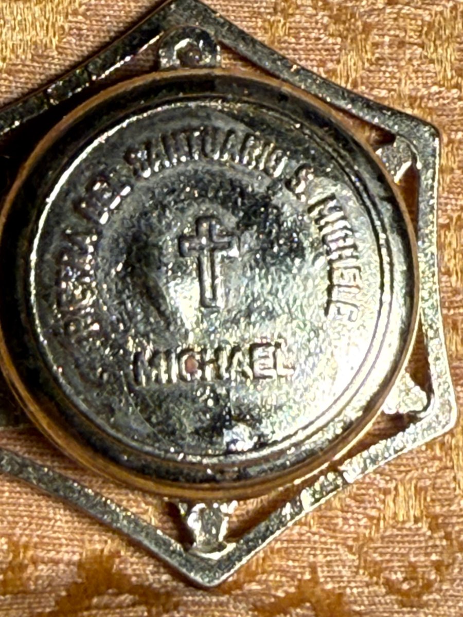 Reliquiario con un frammento della roccia del monte  del Santuario di S.Michele Arcangelo  -photo-2