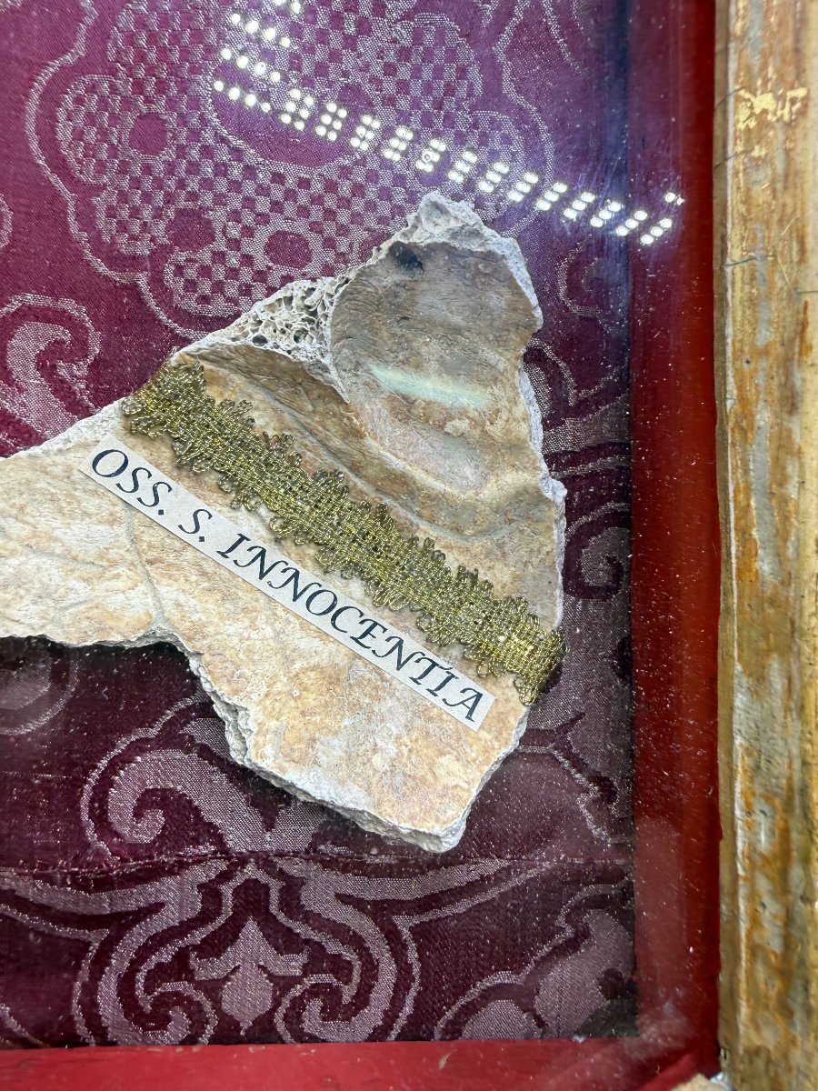 Coppia di reliquiari intagliati e dorati contenenti le Sante Vincenza Innocenza e Gioconda-photo-1