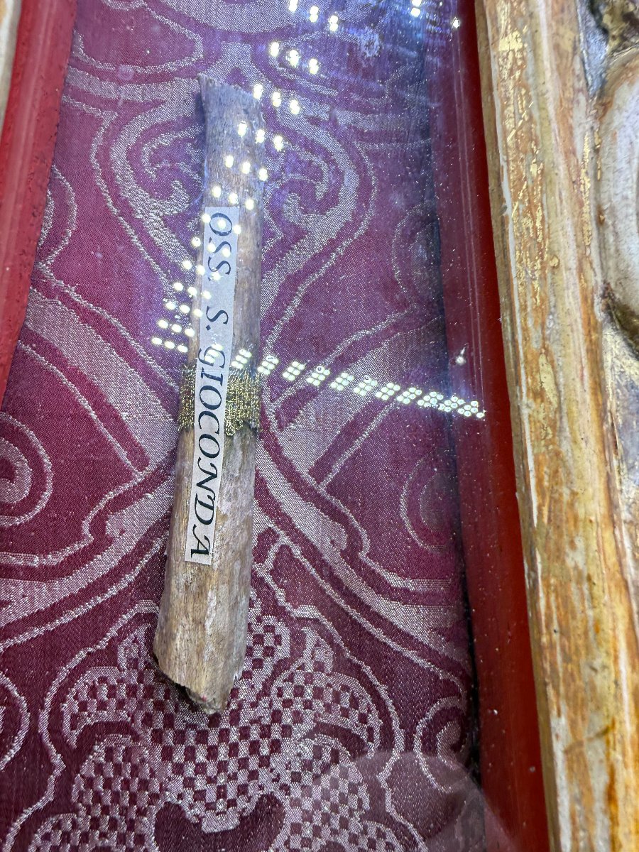 Coppia di reliquiari intagliati e dorati contenenti le Sante Vincenza Innocenza e Gioconda-photo-2