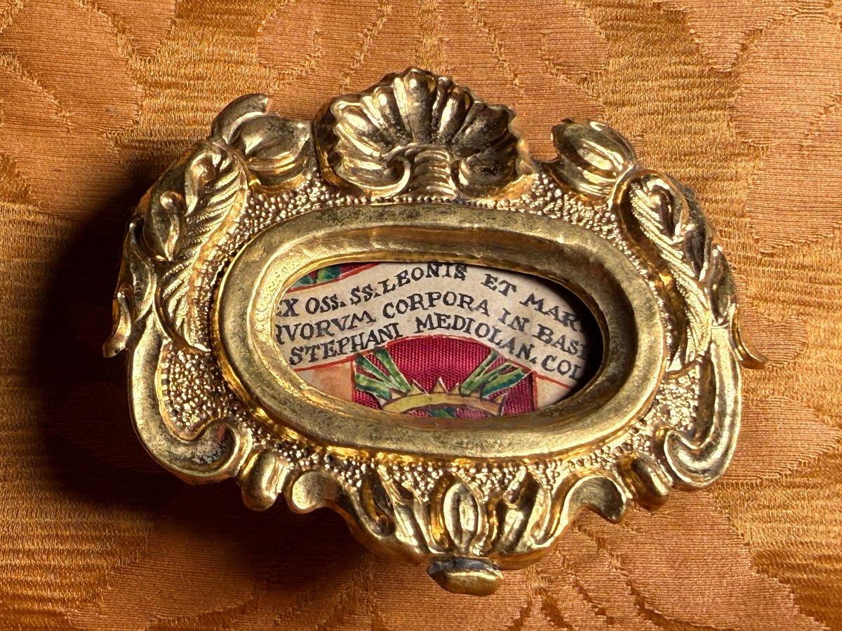 Reliquiario in metallo dorato con le reliquie di San Leone e Marino 