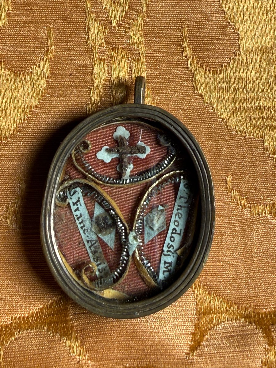 Reliquiario in metallo argentato della S.Croce e dei Santi Teodosio e Francesco d'Assisi 