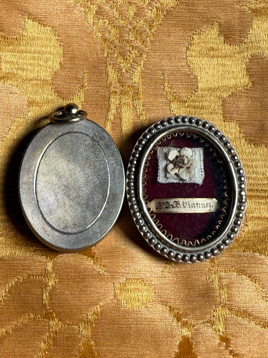 Reliquiario di San Giovanni Maria Vianney quando era ancora Beato