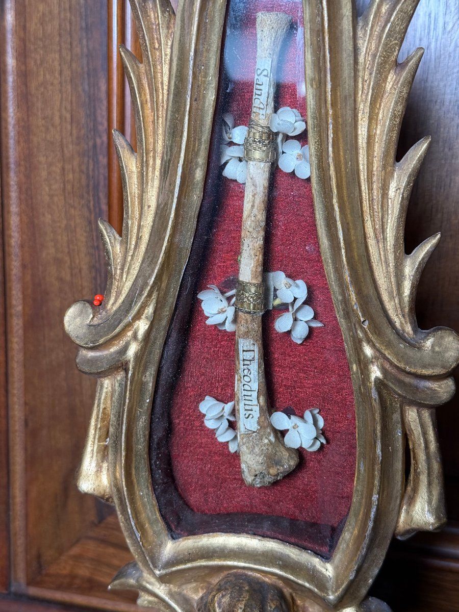 Coppia di  reliquiari scolpito e dorati del sec.XVIII°dei S.Coronati Crescenzia e Teodulo -photo-3