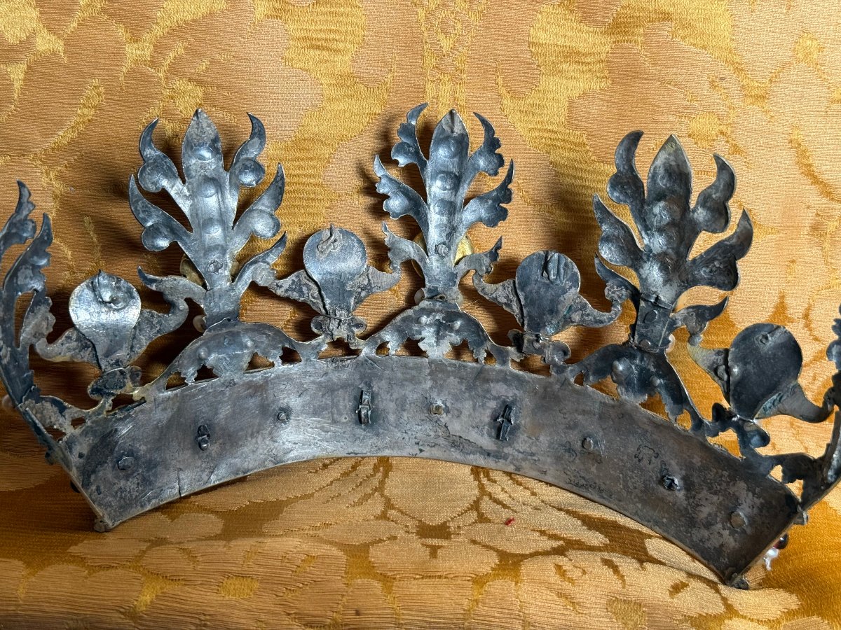 Diadema in argento del XVIII° con perle scaramazze vetri colorati tagliati a gioiello e smalti -photo-2