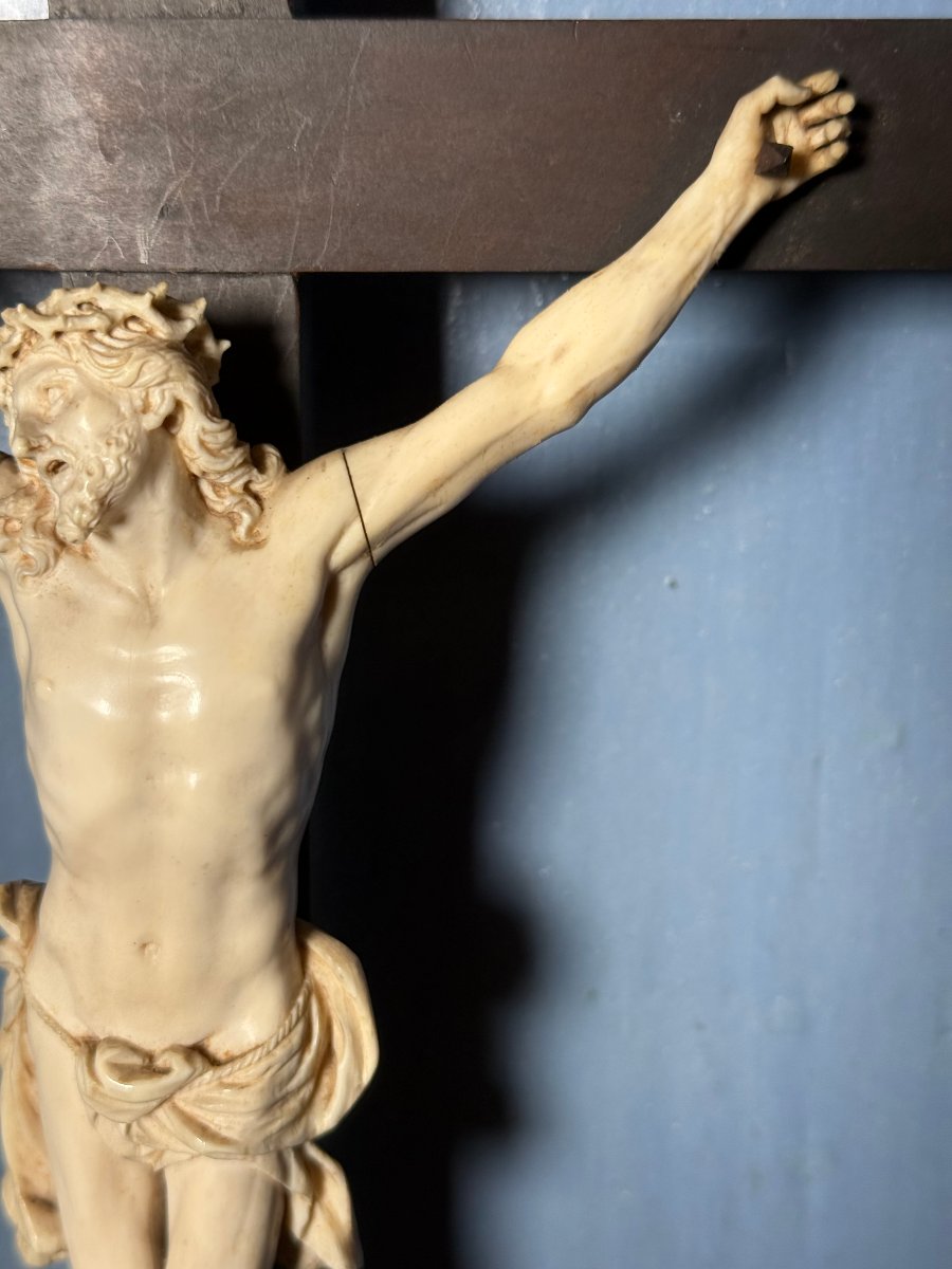 Teca lignea dipinta in nero ebano con decorazioni intagliate in oro zecchino con Cristo in avor-photo-4