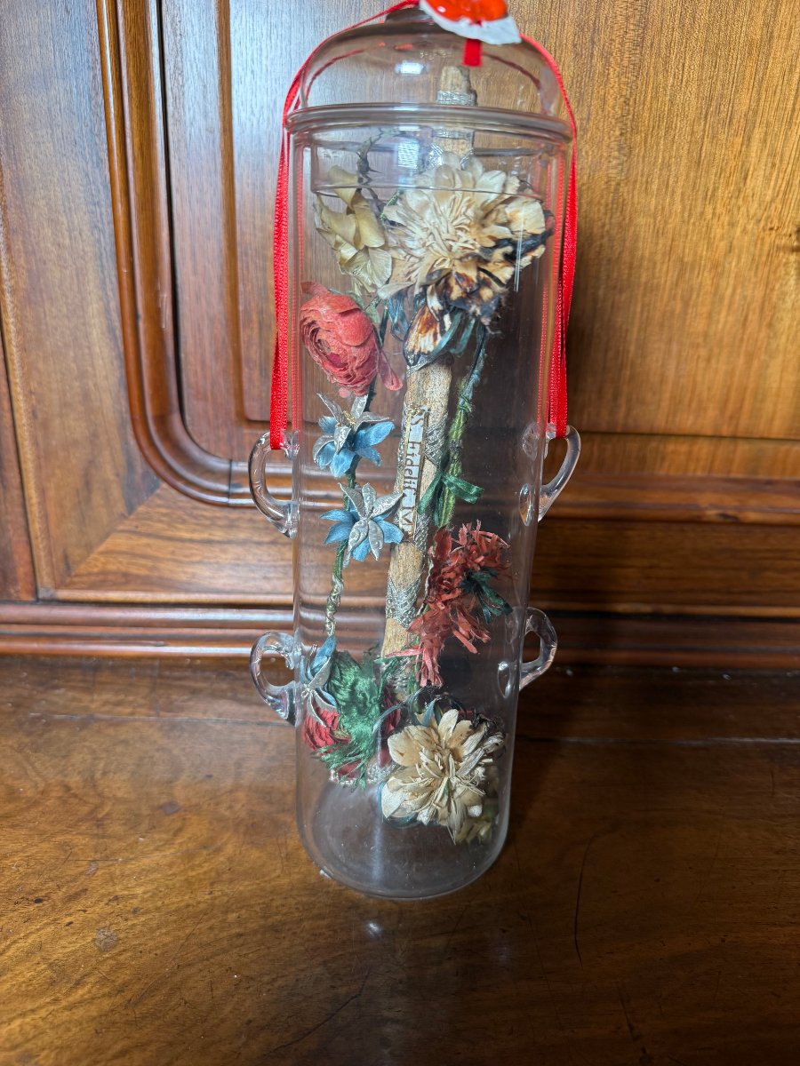 vaso del XVII° sec. in vetro soffiato e tirato a mano  contenente le releliquie di S.Fedele