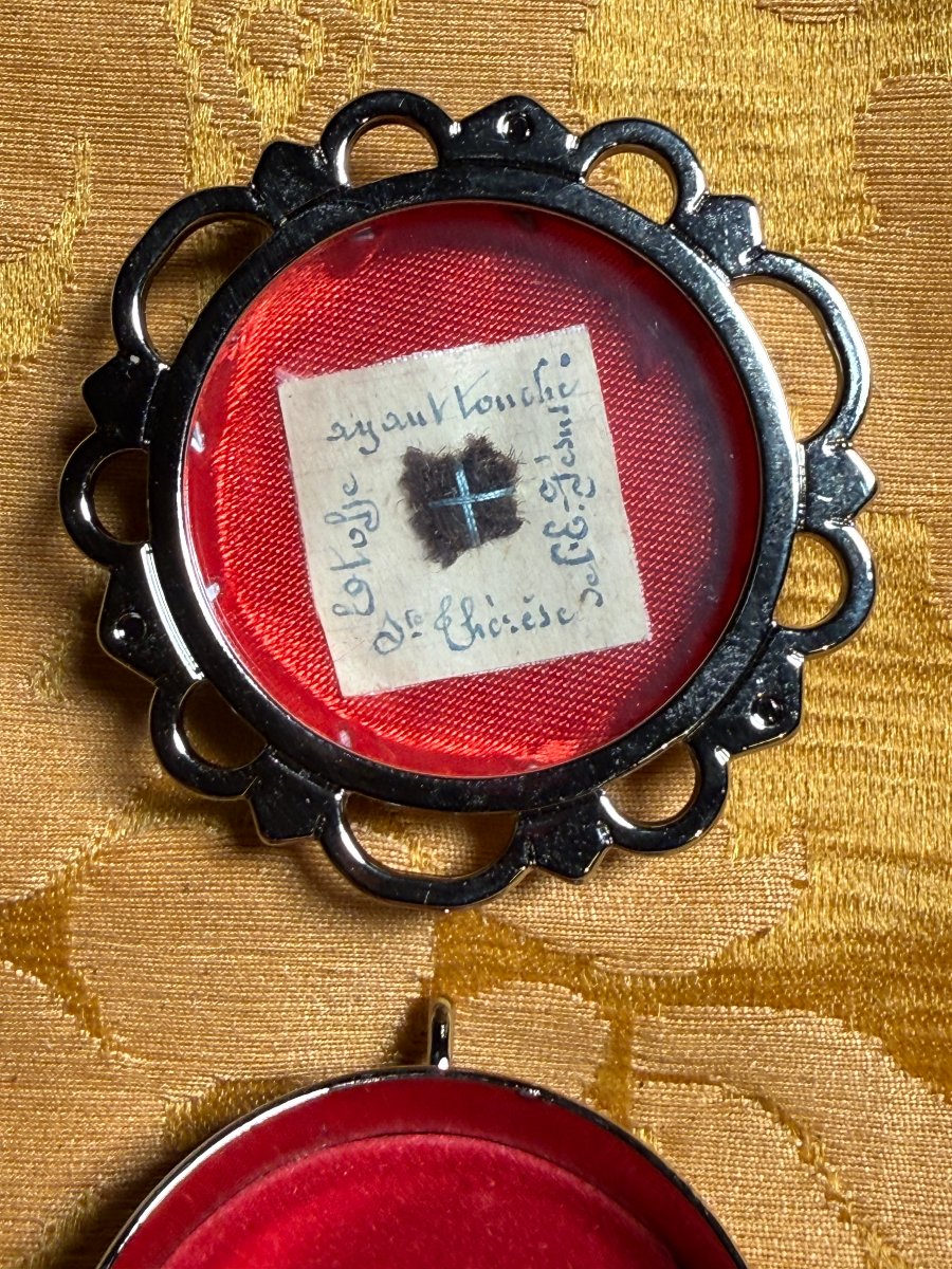 Reliquiario in metallo argentato delle Santa Teresina del Bambin Gesù 