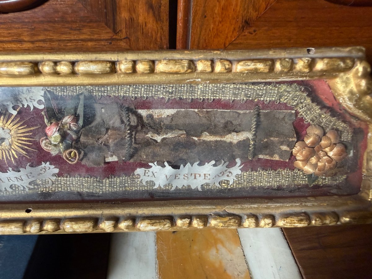 Reliquiario in legno sagomato  intagliato e dorato contenente delle reliquie della Beata Giovan-photo-3