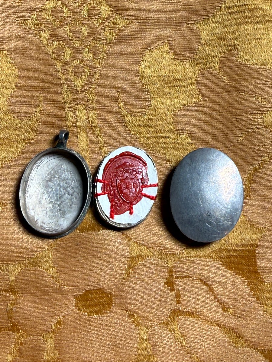 Teca in argento con chiusura con reliquia della S.Croce -photo-2