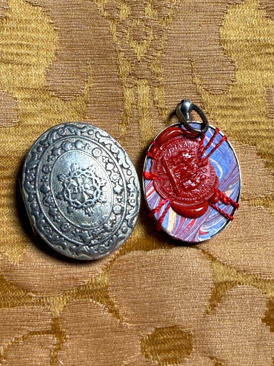 Teca in argento con chiusura a sportello con reliquia della S.Croce  Misure cm 3 x 2-photo-3