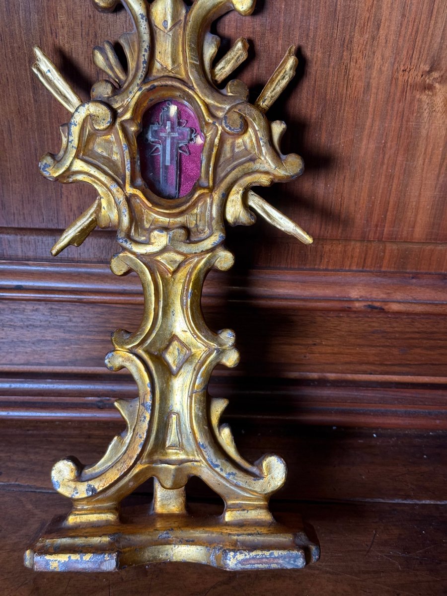 Reliquiario in legno intagliato e meccato contenente le reliquie della S.Croce 